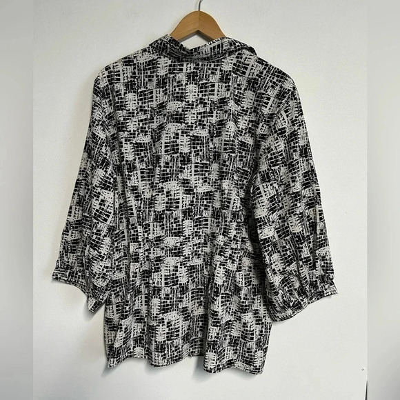 Sere Nada Women’s Size 18 Black White Pleated Button Blouse Stretch Artsy Career - Picture 4 of 12